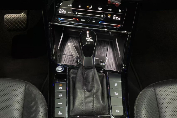 Volkswagen Passat New Energy 2021 immagine di auto #17