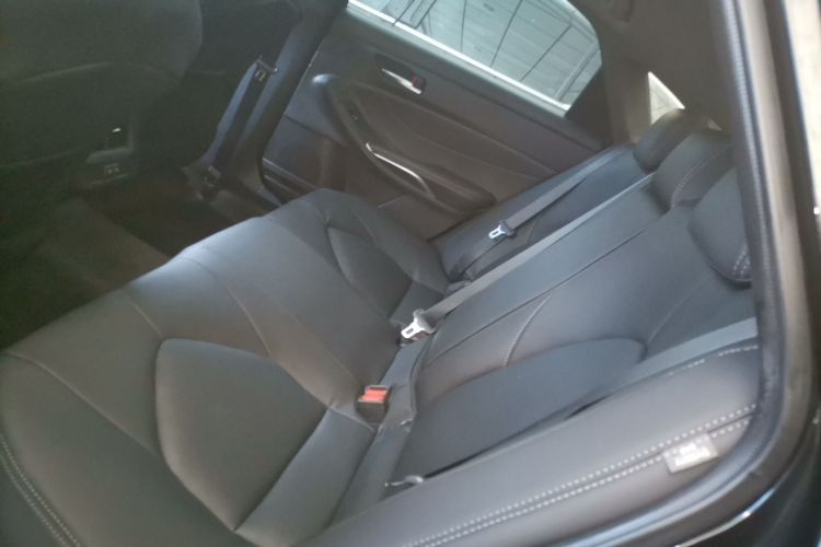 Toyota Avalon 2022 car image #17