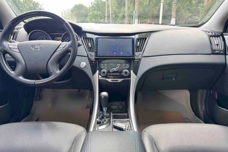 Hyundai Sonata 2015 car image #17