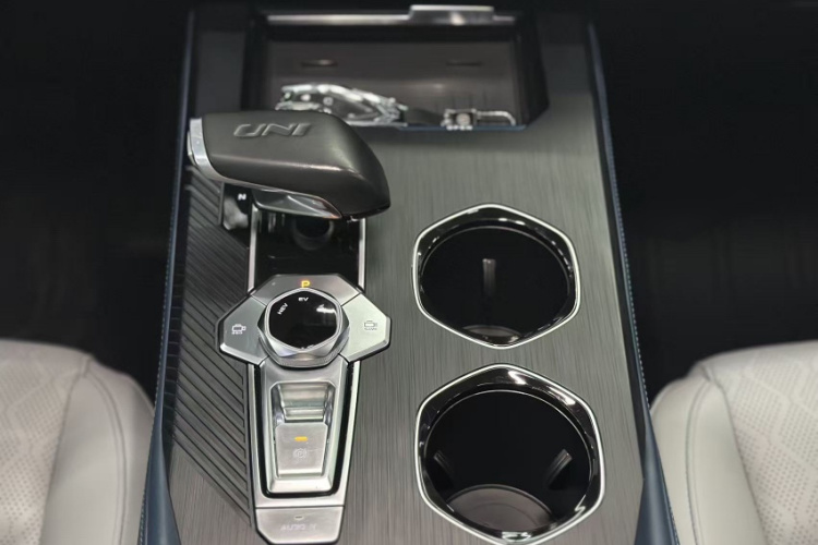 Changan UNI-K iDD 2022 immagine di auto #17