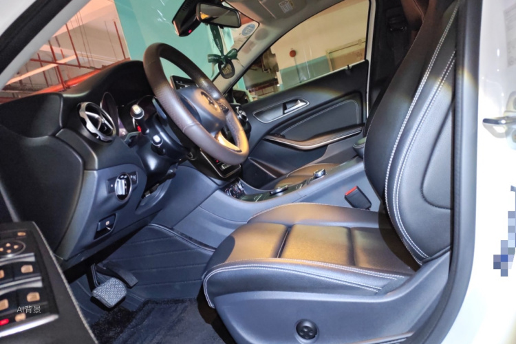 Mercedes-Benz GLA Class 2019 immagine di auto #17