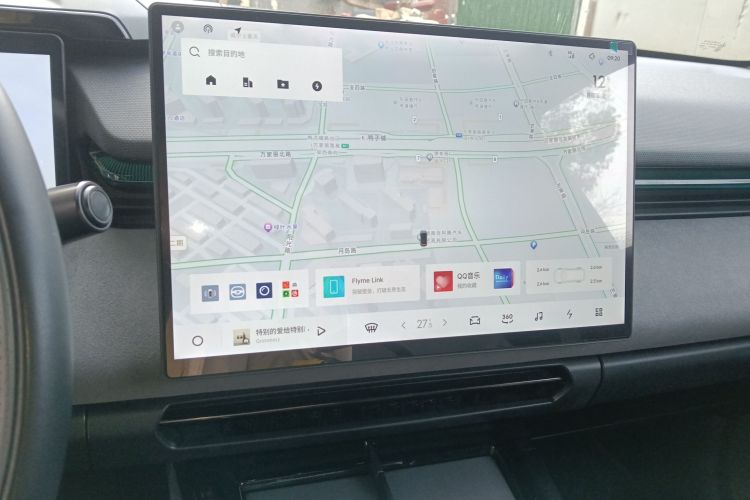 Lynk & Co 08 EM-P 2024 car image #17