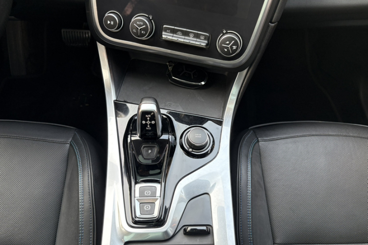 Lynk & Co 01 EM-P 2018 car image #17
