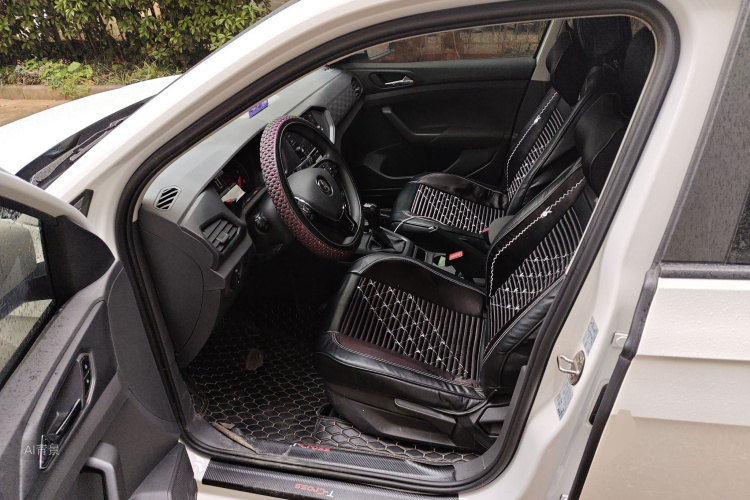 Volkswagen T-Cross 2020 car image #17