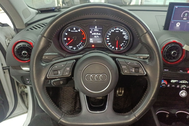 Audi A3 2019 car image #17