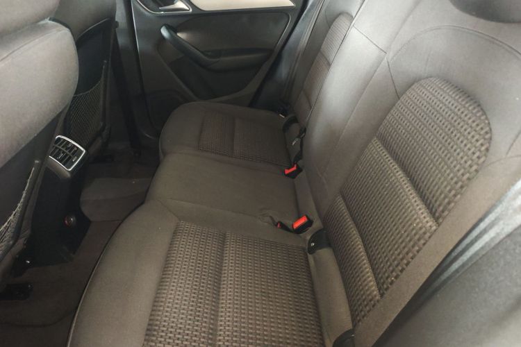 Audi Q3 2016 car image #17