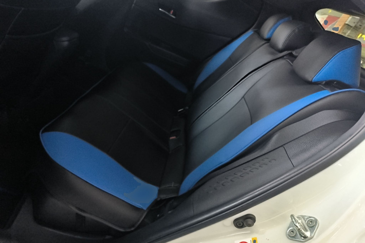 Toyota C-HR 2019 car image #17