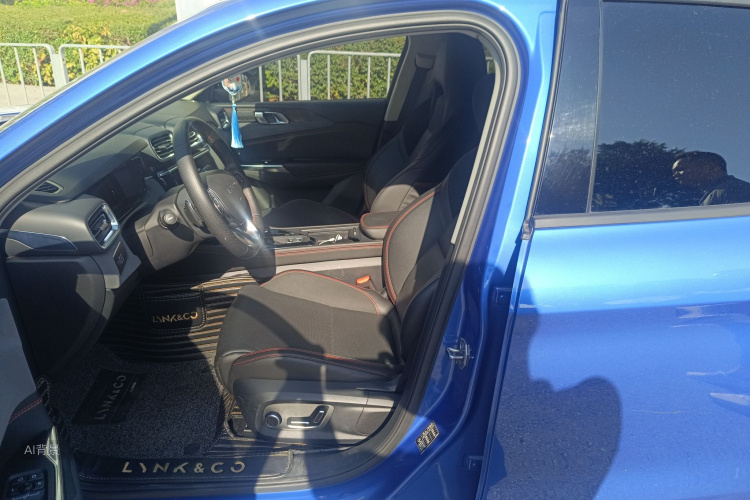 Lynk & Co 02 2020 car image #17