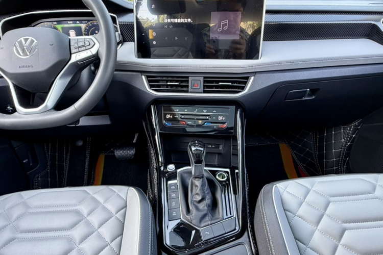 Volkswagen Tayron 2023 immagine di auto #17