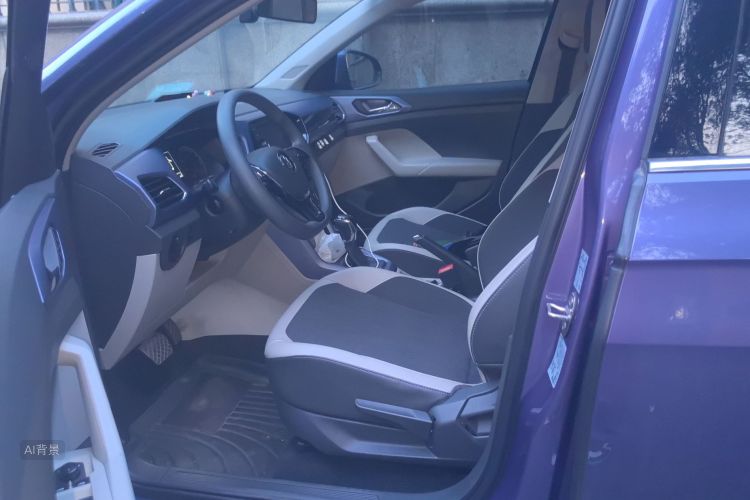 Volkswagen T-Cross 2019 #17 Volkswagen T-Cross 2019 car image #17