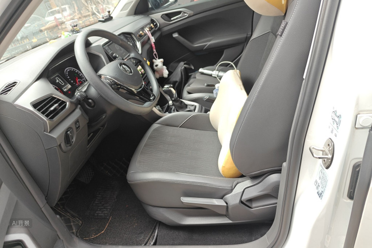 Volkswagen T-Cross 2020 car image #17