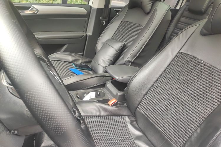 Volkswagen Touran 2017 immagine di auto #17