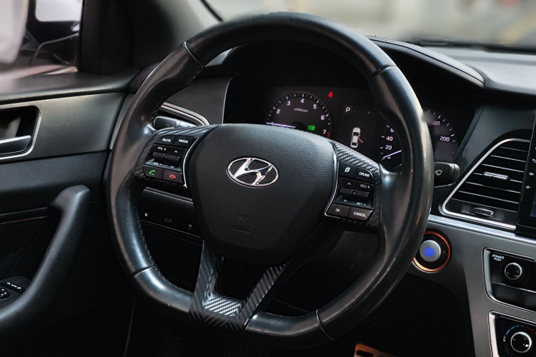 Hyundai Sonata 2015 car image #17