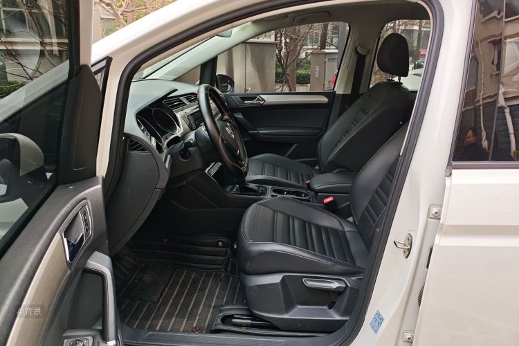 Volkswagen Touran 2018 immagine di auto #17