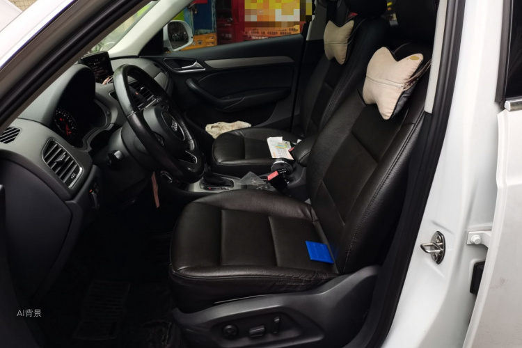 Audi Q3 2014 car image #17