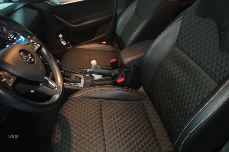 Skoda Octavia 2018 car image #17