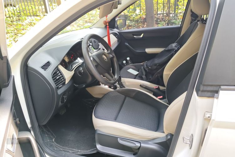 Skoda Fabia 2015 image de voiture #17