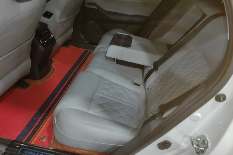 Changan UNI-K iDD 2022 car image #17