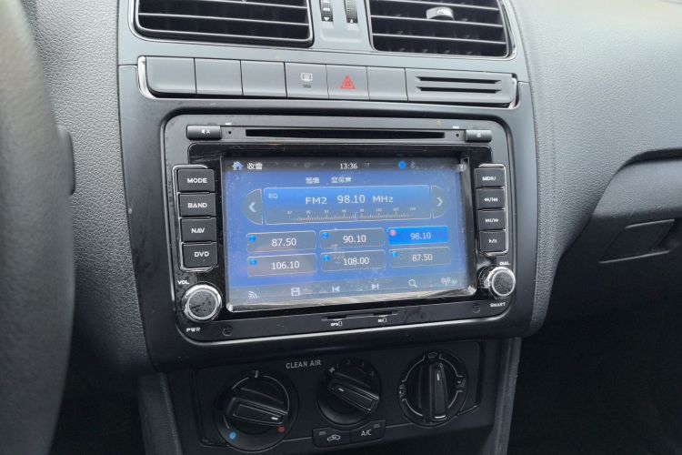 Volkswagen Polo 2017 car image #17