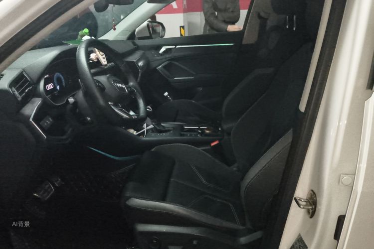 Audi Q3 2021 car image #17