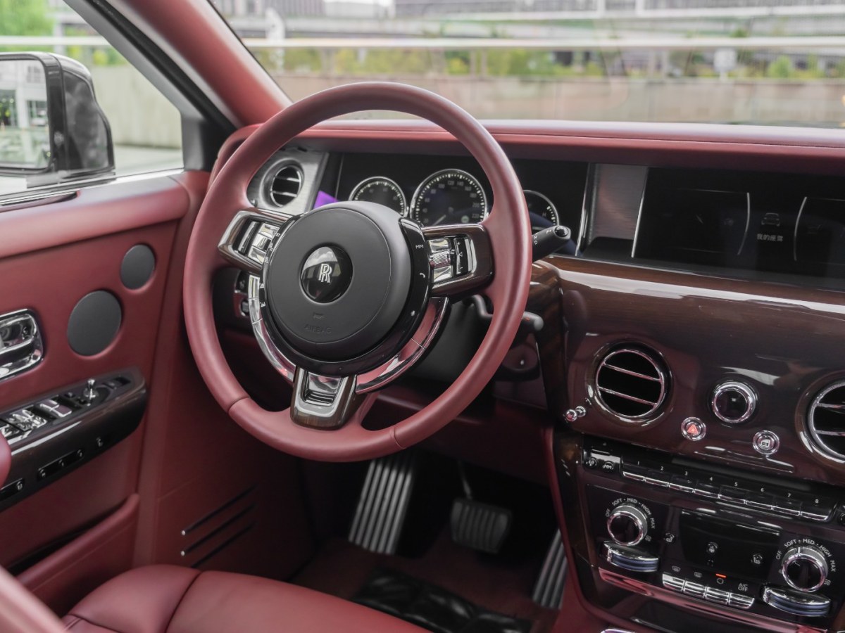 Rolls-Royce Phantom 2018 car image #17