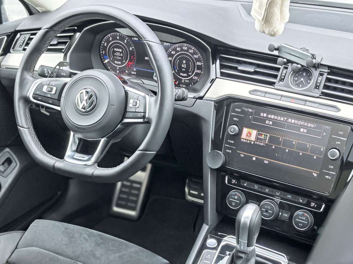 Volkswagen Passat Variant 2018 immagine di auto #17