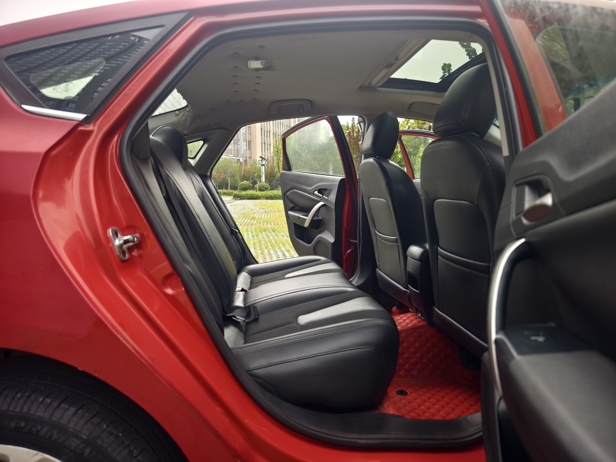 MG GT 2014 car image #17