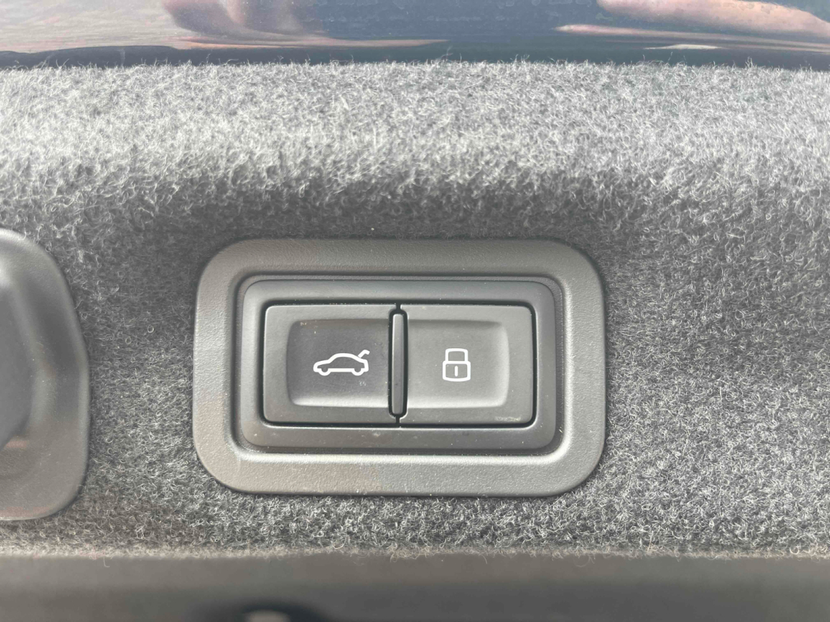 Audi Q6L Sportback e-tron 2023 car image #17