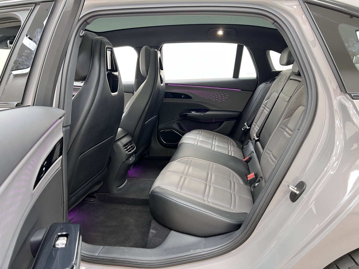 HongQi EH7 2024 #17 HongQi EH7 2024 car image #17