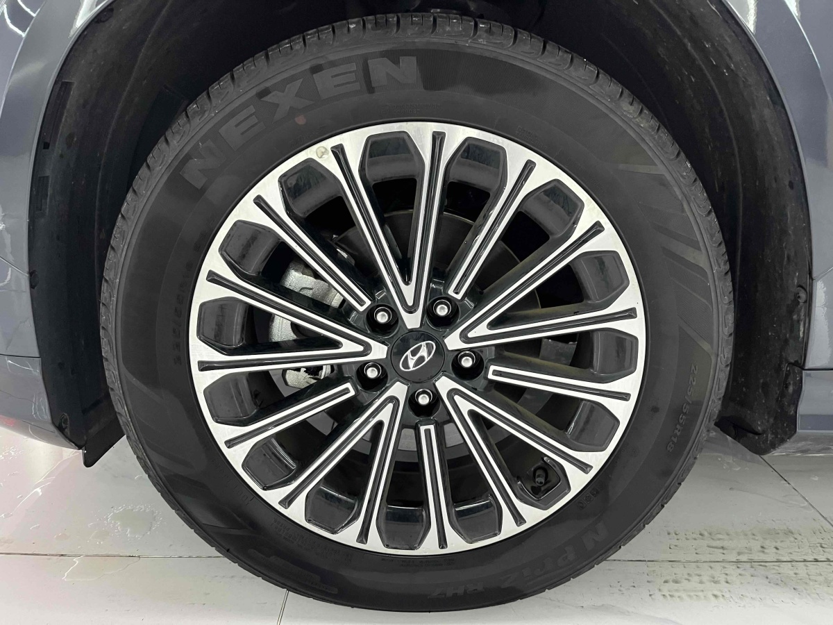 Hyundai Custo 2025 car image #17