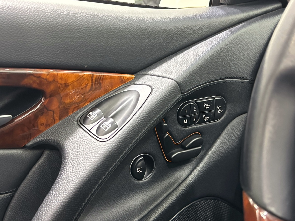 Mercedes-Benz SL Class 2010 imagem de carro #17