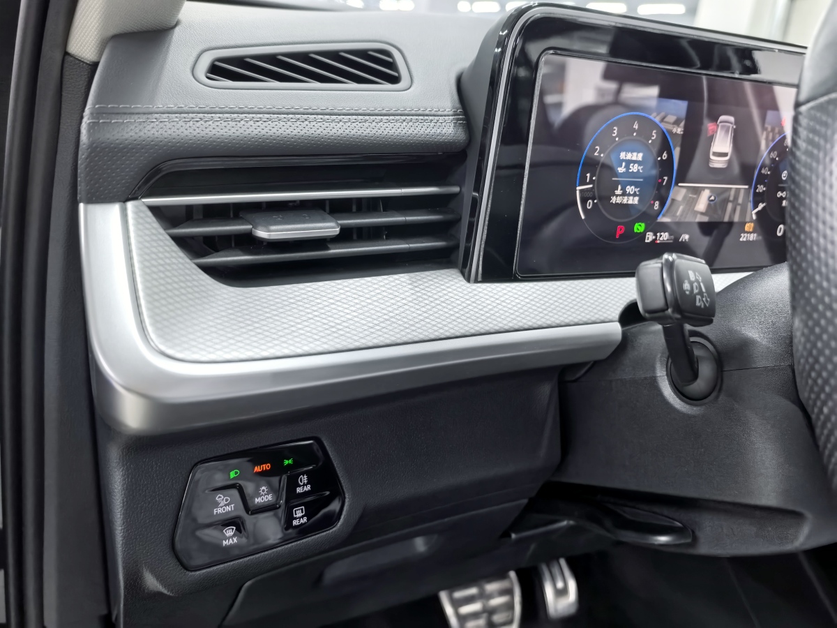 Volkswagen Tavendor 2023 car image #17