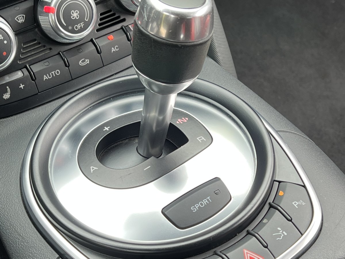 Audi R8 2010 #17 Audi R8 2010 car image #17