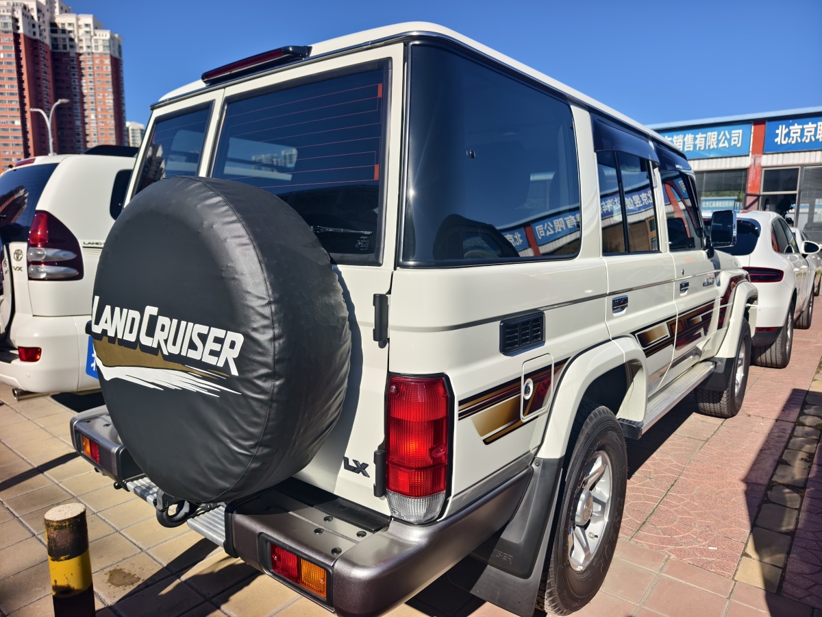 Toyota FJ Cruiser 2024 car image #17