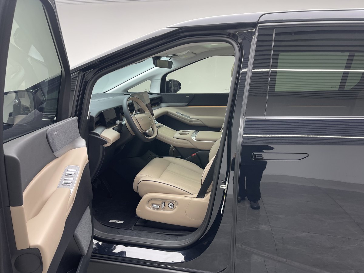 Xpeng X9 2024 imagem de carro #17