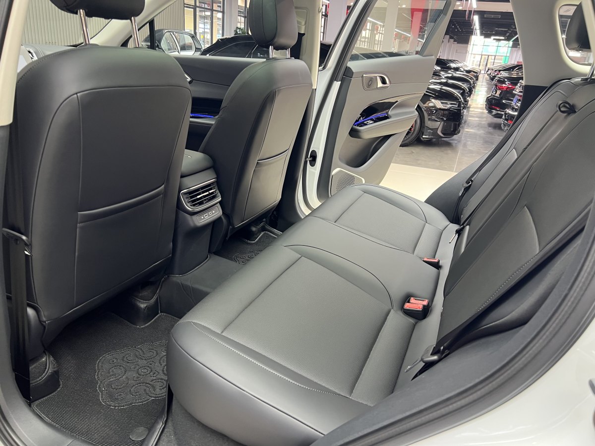 HongQi HS3 2025 صورة سيارة #17