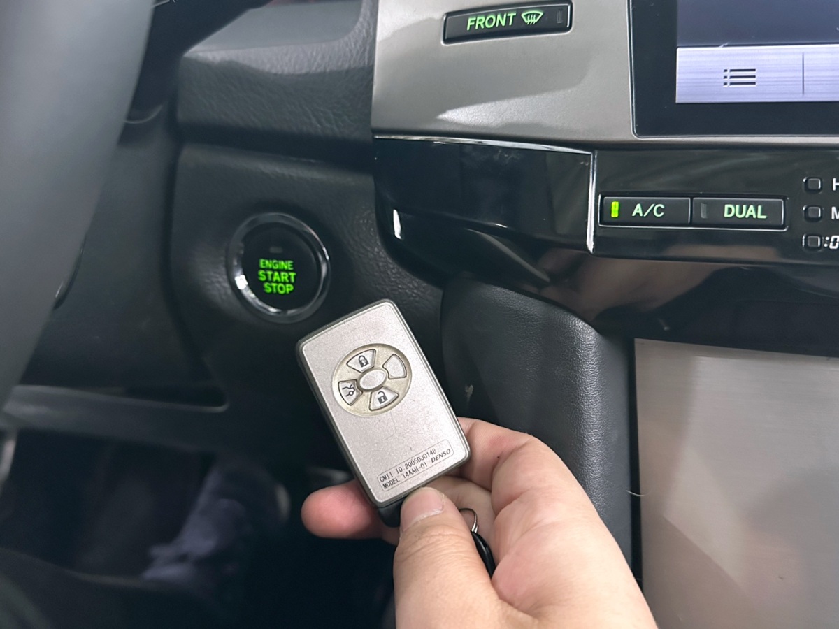 Toyota Reiz 2008 immagine di auto #17