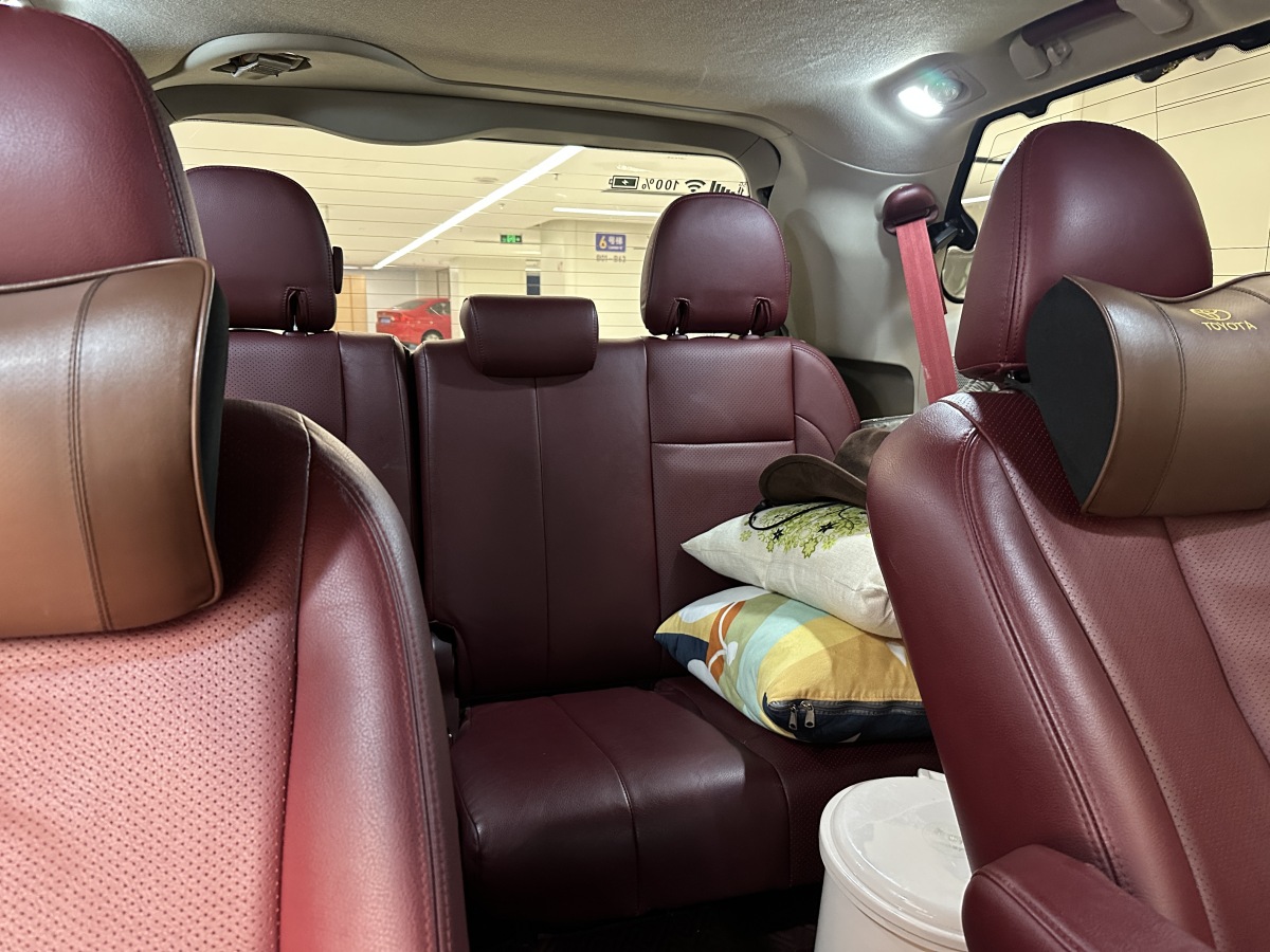 Toyota SIENNA 2014 car image #17