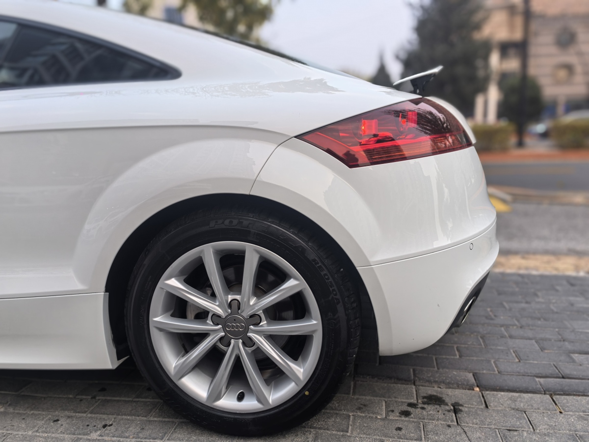 Audi TT 2014 car image #17