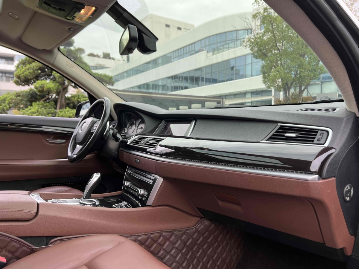 BMW 5 Series GT 2015 immagine di auto #17