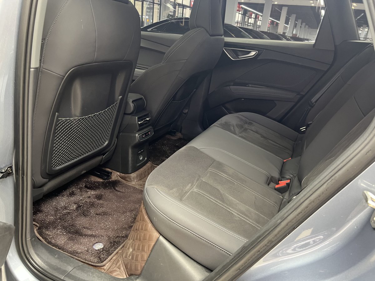 Audi Q4 e-tron 2023 immagine di auto #17