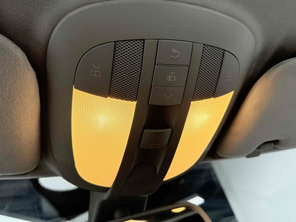 Mercedes-Benz R Class 2015 car image #17