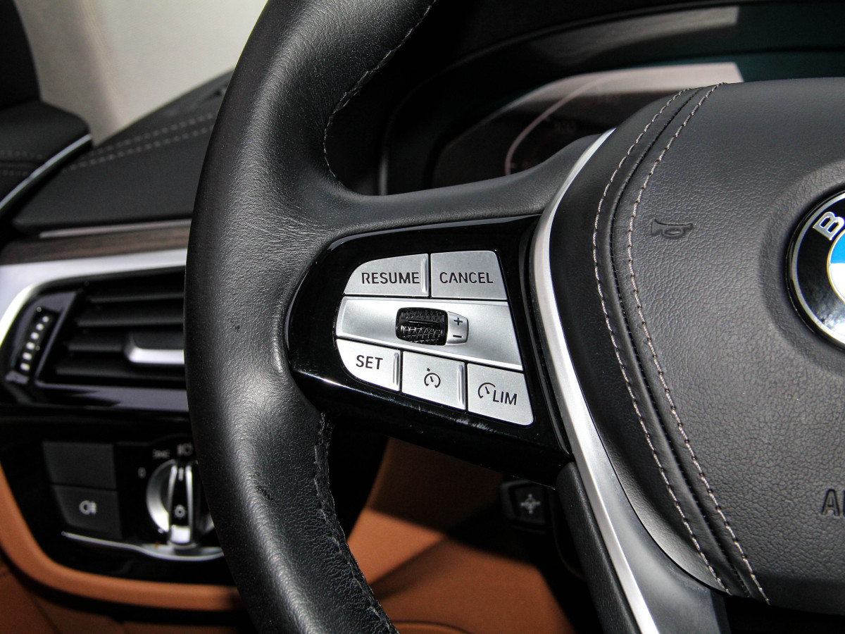 BMW 6 Series 2022 car image #17