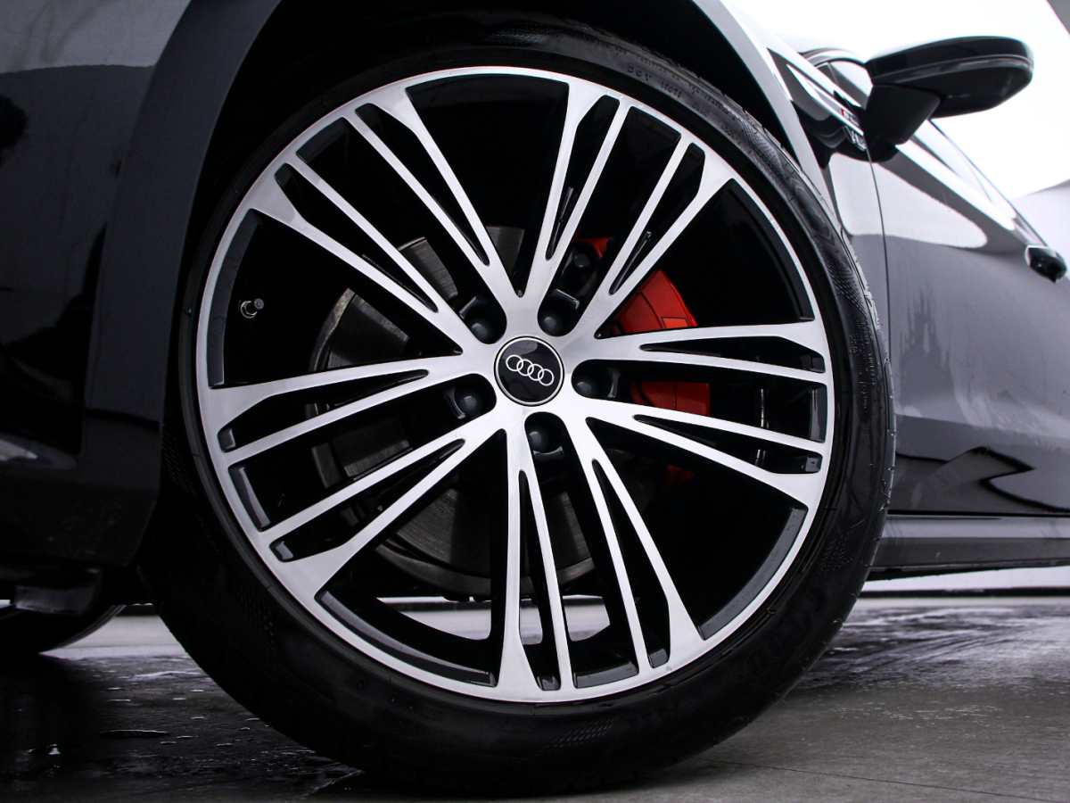 Audi A7L 2025 car image #17