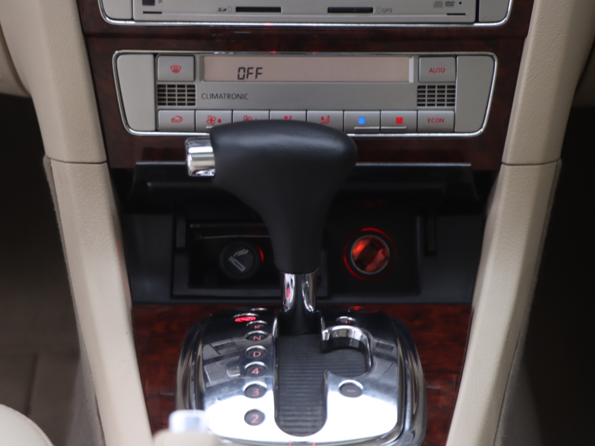 Volkswagen Passat Lingyu 2010 car image #17