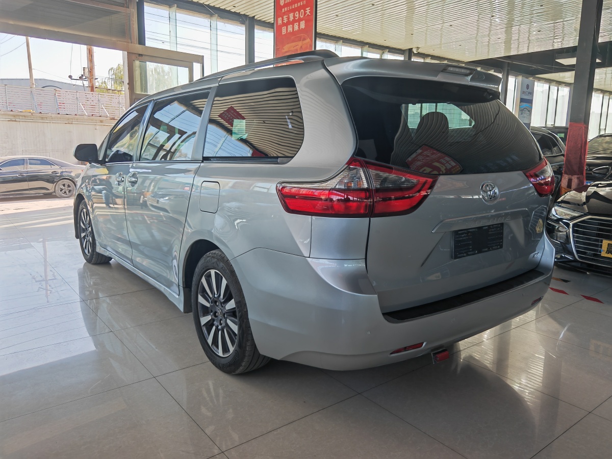 Toyota SIENNA 2020 #17 Toyota SIENNA 2020 car image #17