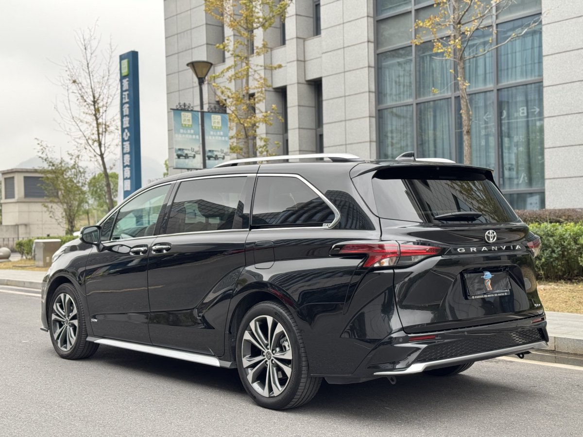 Toyota Granvia 2024 #17 Toyota Granvia 2024 immagine di auto #17