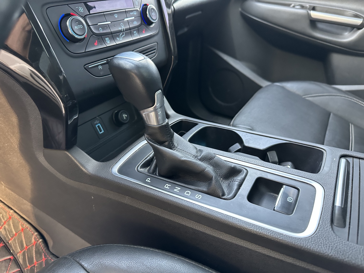 Ford Kuga 2017 car image #17