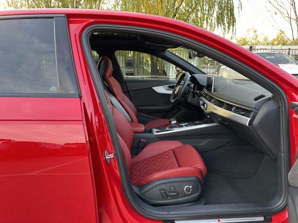 Audi S4 2018 car image #17