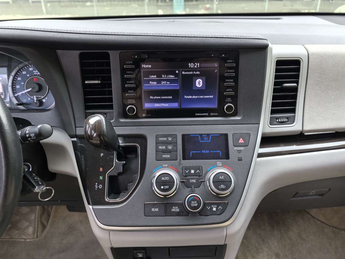 Toyota SIENNA 2019 صورة سيارة #17